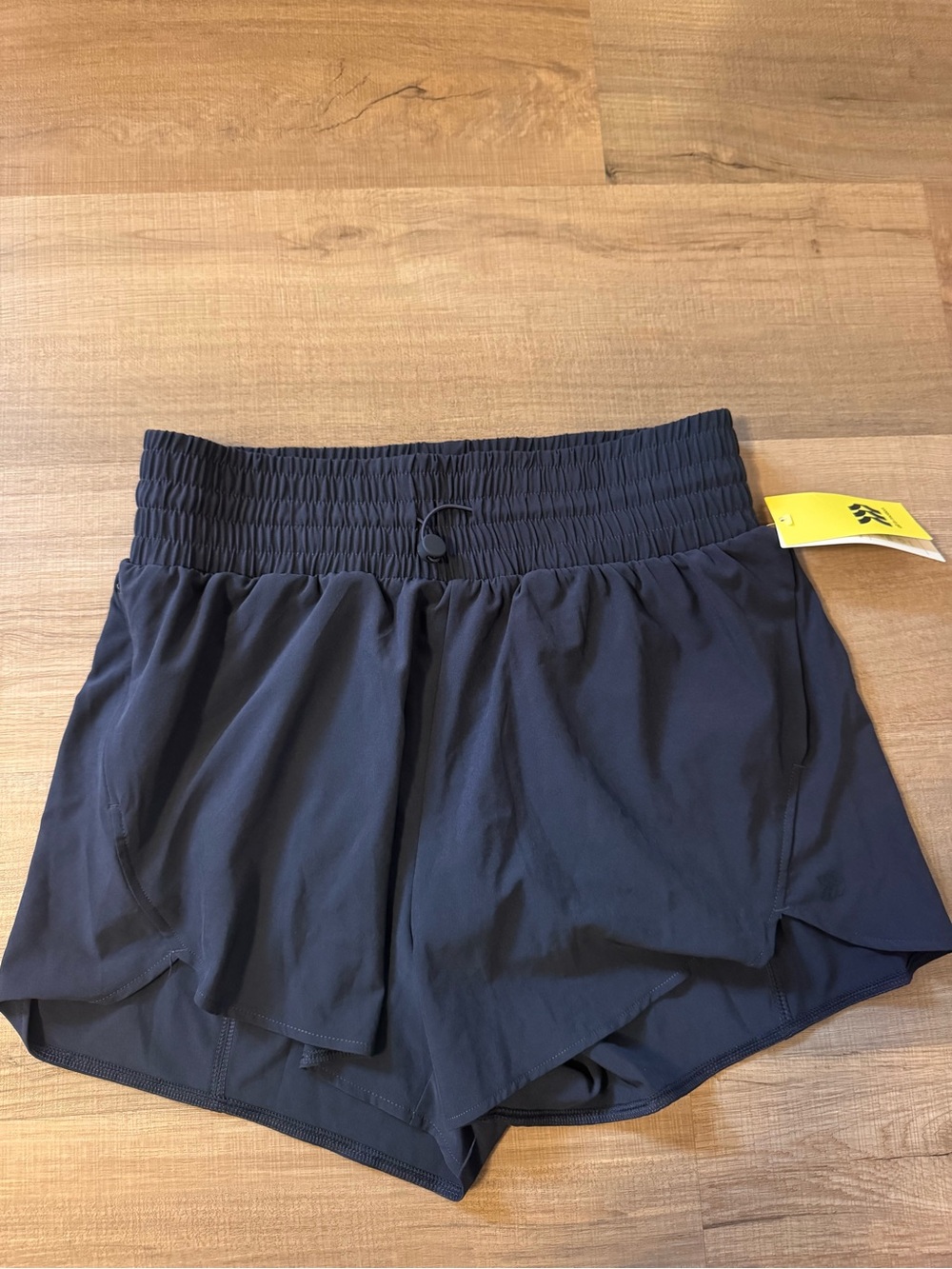 NWT All In Motion Active Light Woven High-Rise Shorts 3"